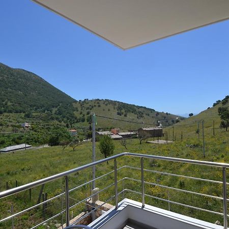 Bujtina Eleni Hotel Himare Exterior photo
