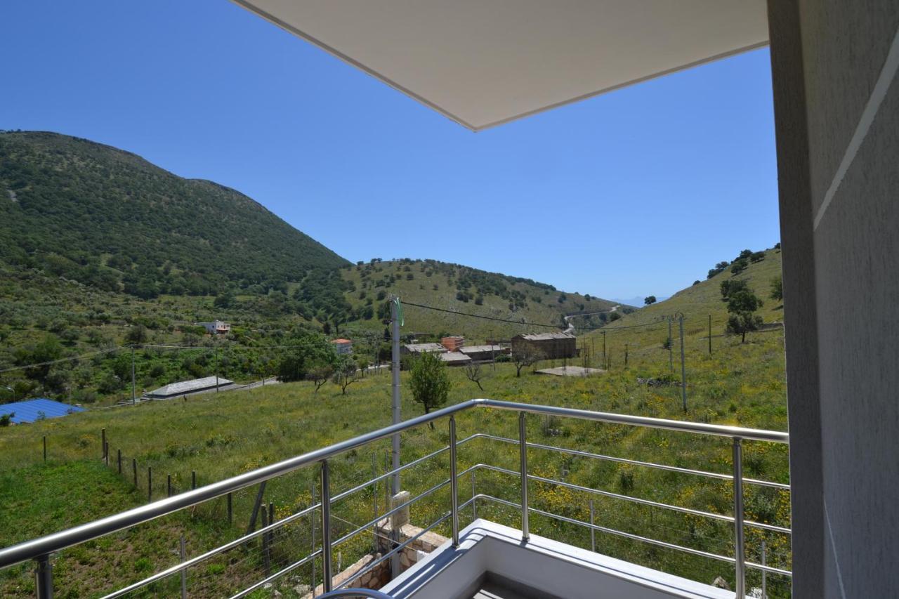 Bujtina Eleni Hotel Himare Exterior photo