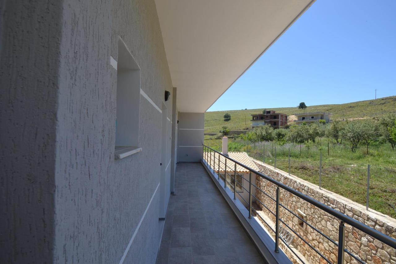 Bujtina Eleni Hotel Himare Exterior photo