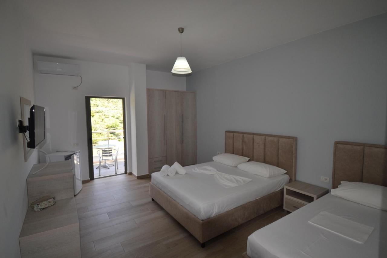 Bujtina Eleni Hotel Himare Exterior photo