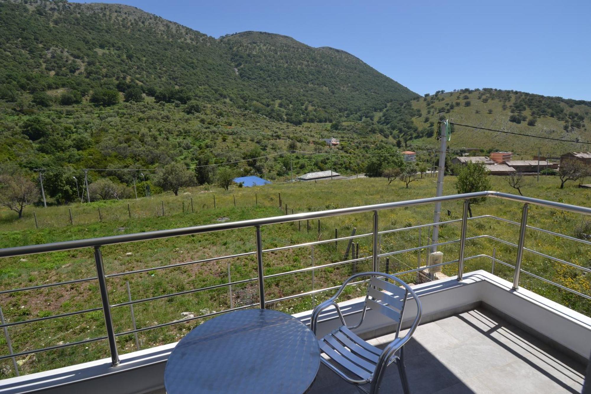 Bujtina Eleni Hotel Himare Exterior photo