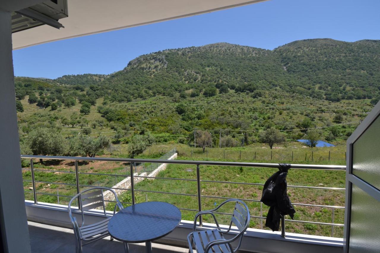 Bujtina Eleni Hotel Himare Exterior photo