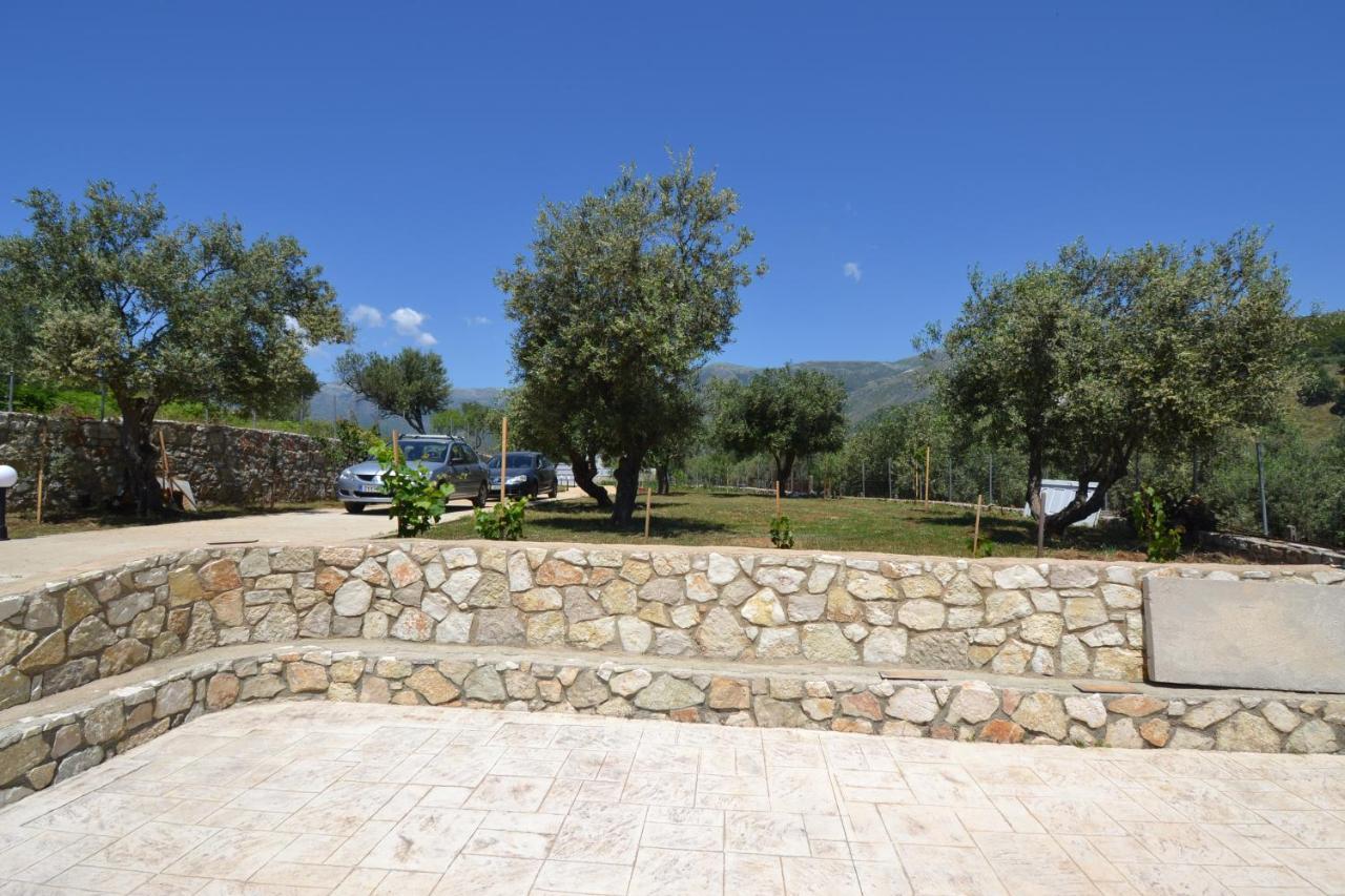 Bujtina Eleni Hotel Himare Exterior photo